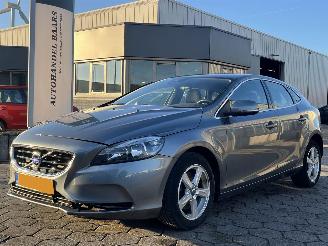 Vaurioauto  passenger cars Volvo V-40 2.0 T2 R-Design 2015/1