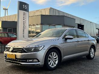 Unfallwagen Volkswagen Passat 1.6 TDI Comfortline AUTOMAAT 2017/11