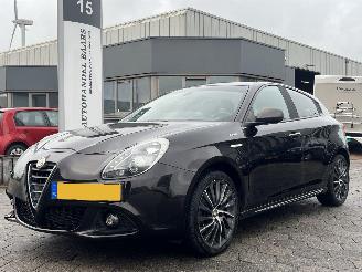 krockskadad bil auto Alfa Romeo Giulietta 1.4 T Sprint AUTOMAAT 2015/1