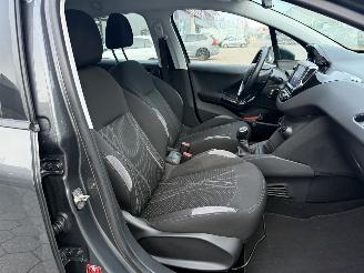 Peugeot 208 1.4 VTi Active picture 14