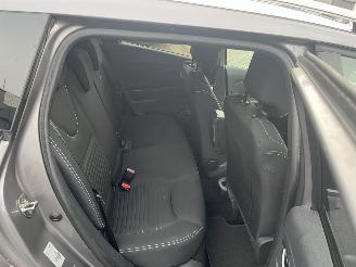 Renault Clio Estate 0.9 TCe Limited picture 10