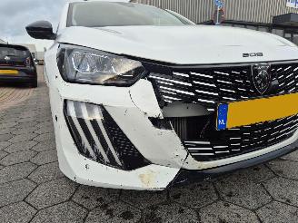 Peugeot 208 1.2 PureTech 100 Allure picture 8