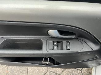 Volkswagen Up! 1.0 beats picture 16