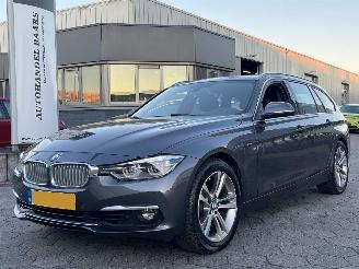 Unfallwagen BMW 3-serie Touring 320i Luxury Edition 2018/11