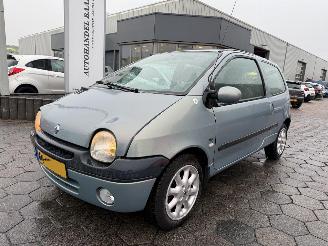 uszkodzony samochody osobowe Renault Twingo 1.2-16V Privilège 2004/5