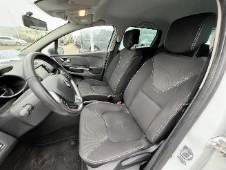 Renault Clio Estate 0.9 TCe Night&Day picture 14