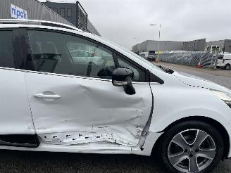 Renault Clio Estate 0.9 TCe Night&Day picture 7