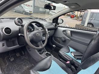 Toyota Aygo 1.0-12V + picture 10