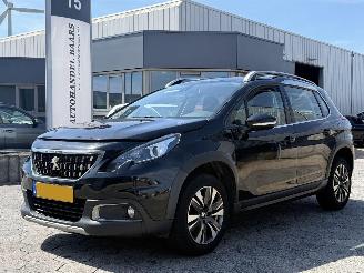 skadebil auto Peugeot 2008 1.2 PureTech Allure 2017/9