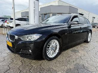 Damaged car BMW 3-serie Touring 320i Upgrade Edition 2014/2