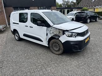 krockskadad bil bedrijf Peugeot Partner 1.5 BLUE HDI HDI PREMIUM LANG 2022/9