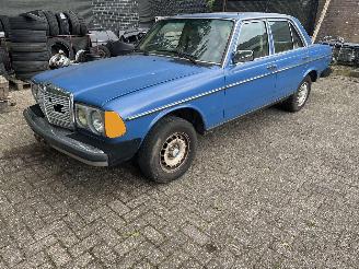 Unfallwagen Mercedes 200-300D 300 D.AUTOMAAT   usa import. 1983/4