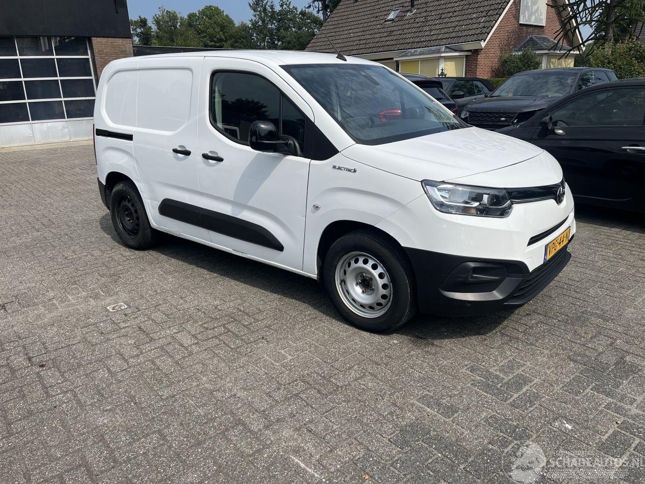 Toyota Proace CITY ELECTRIC. FIRST EDITION. 50 KWH.