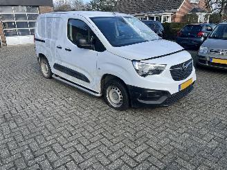 krockskadad bil bedrijf Opel Combo 1.5 CDTI blue hdi 100 S&S L1 2023/7