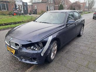 skadebil auto BMW 3-serie 320i high executive automaat 2012/5