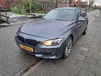 uszkodzony samochody osobowe BMW 3-serie 316i high excutive 2013/7