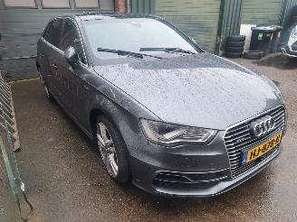 skadebil auto Audi A3 1.4 E-TRON S Line automaat pannodak 2015/11