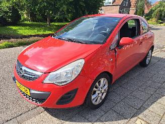 uszkodzony samochody osobowe Opel Corsa 1.2i 2012/10