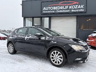 krockskadad bil auto Seat Leon 1.2 TSI Style Airco AUTOMAAT Cruise NAVI PDC 2016/11