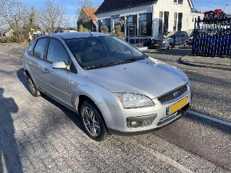 demontáž osobní automobily Ford Focus 2.0-16V Ghia 2006/3