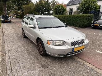 Avarii autoturisme Volvo V-70 D5 Combi 2005/10