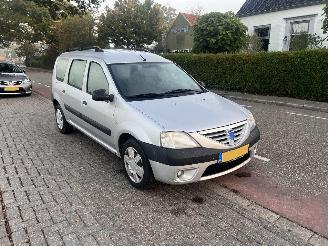 Vaurioauto  passenger cars Dacia Logan 1.6 Combi 2008/8