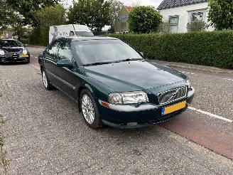 Vaurioauto  passenger cars Volvo S-80 2.4 -20V Elan 2002/4