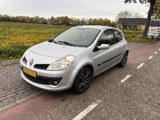 Renault Clio 1.2-16V picture 2
