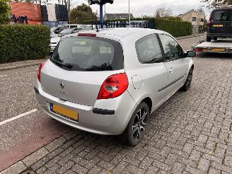 Renault Clio 1.2-16V picture 3