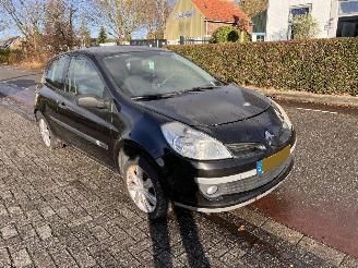 skadebil auto Renault Clio 1.4-16V 2006/11