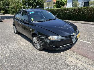 Coche siniestrado Alfa Romeo 147 1.6+16V Twinspark 2009/1