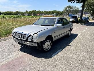 Mercedes E-klasse E (W210) 300D picture 2