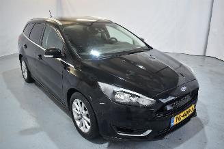 skadebil auto Ford Focus 1.0 Titanium 2017/8