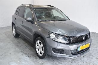 krockskadad bil auto Volkswagen Tiguan 1.4 TSI Comf.enamp;Design 2013/1