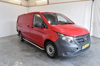 krockskadad bil bedrijf Mercedes Vito 109 CDI Func. Lang 2015/4