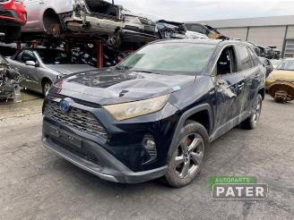 Salvage car Toyota Rav-4 RAV4 (A5), Terreinwagen, 2018 2.5 Hybrid 16V AWD 2019/10