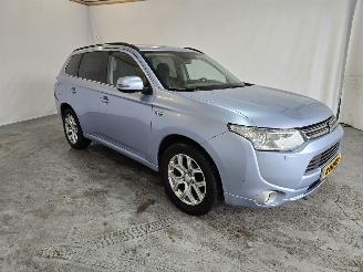 Vaurioauto  passenger cars Mitsubishi Outlander 2.0 PHEV Instyle+ 2015/1