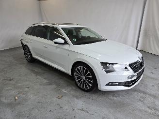 damaged passenger cars Skoda Superb 1.6 TDI Ambition Bns 2017/5