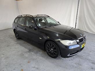 Schadeauto BMW 3-serie 320i Touring 2006/2