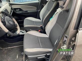 Toyota Yaris Yaris III (P13), Hatchback, 2010 / 2020 1.5 16V Hybrid picture 13