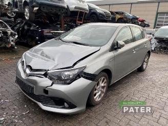 Vrakbiler auto Toyota Auris Auris (E18), Hatchback 5-drs, 2012 / 2019 1.8 16V Hybrid 2015/7