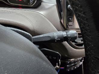 Peugeot 2008 1.6 VTi Féline picture 23