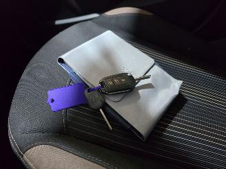 Peugeot 208 1.2 VTi Allure picture 29