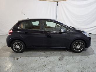 Peugeot 208 1.2 VTi Allure picture 8