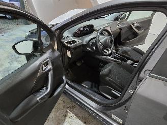 Peugeot 2008 1.2 PureTech Active picture 18