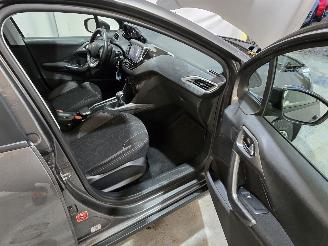 Peugeot 2008 1.2 PureTech Active picture 14