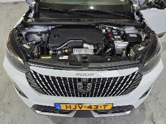 Peugeot 2008 1.2 Hybrid 145 GT picture 19