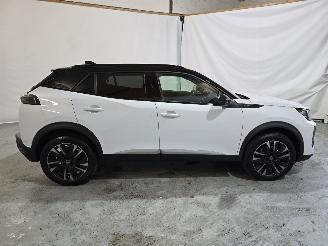 Peugeot 2008 1.2 Hybrid 145 GT picture 8