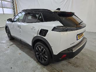 Peugeot 2008 1.2 Hybrid 145 GT picture 5