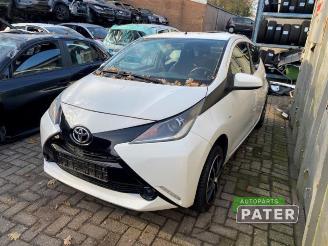 Vrakbiler auto Toyota Aygo Aygo (B40), Hatchback, 2014 1.0 12V VVT-i 2015/3